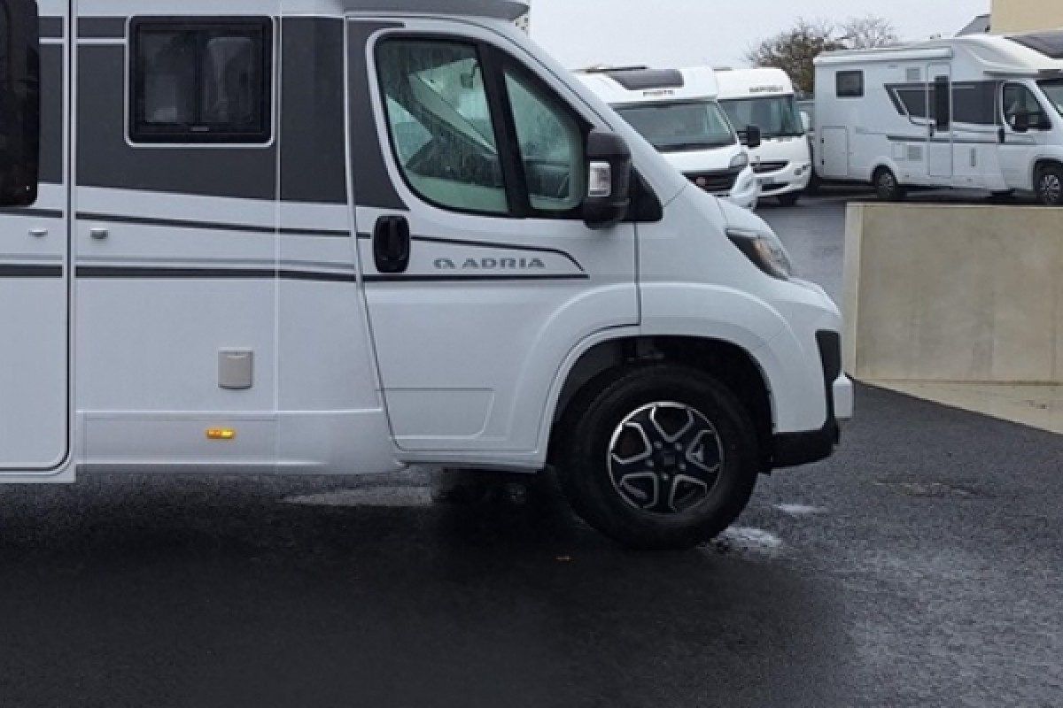 Présentation Adria Compact DL plus